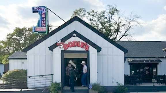 Dodie’s is located in Rockwall at The Harbor, right on the shores of Lake Ray Hubbard
